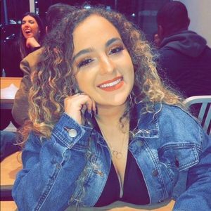 Meet your Posher, Becca